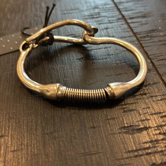 NWT UNOde50 Hooked on A Feeling Silver Plated Hook Bungee Bracelet - Picture 5 of 7